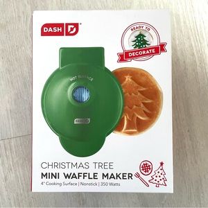 DASH Christmas Tree Mini Waffle Maker